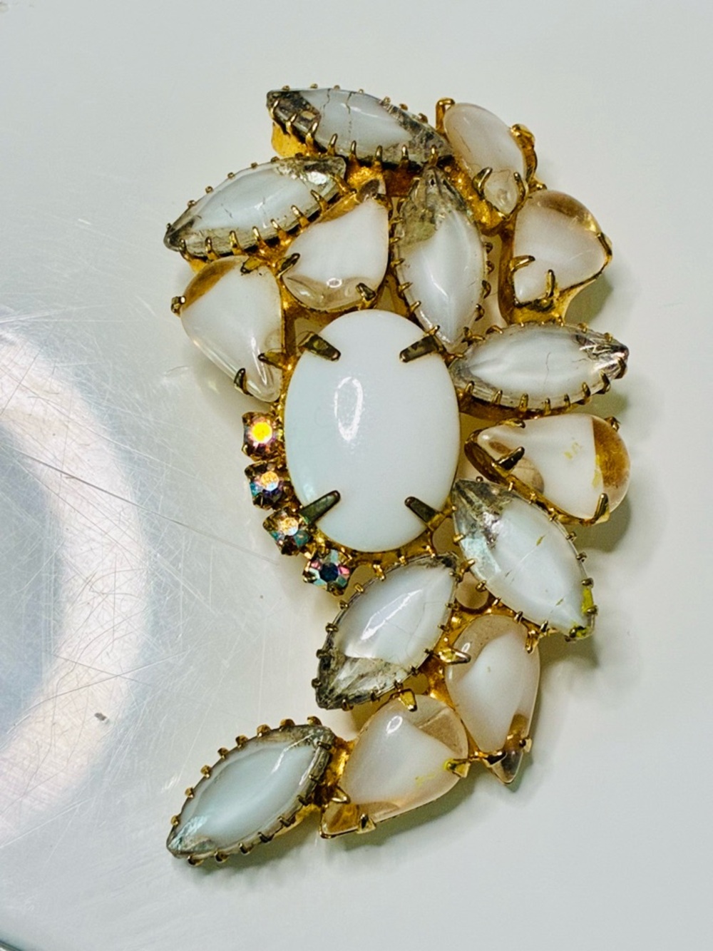 VTG Big Gold-Tone White Milk Glass with Moonstone Cluster Paisley Shaped Brooch